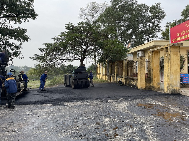 hnud-thi-cong-du-an-rai-tham-be-tong-nhua-nong-duong-thpt-minh-phu-soc-son