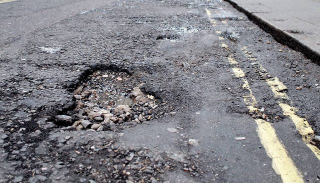 Một số hư hỏng mặt đường bê tông nhựa thường thấy và giải pháp khắc phục 2 bien-dang-mat-duong-be-tong-nhua