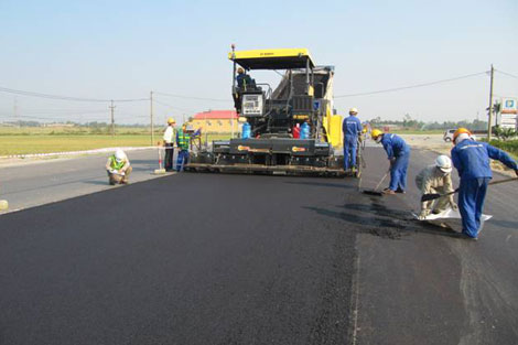 thi cong rai tham be tong nhua nong asphalt small