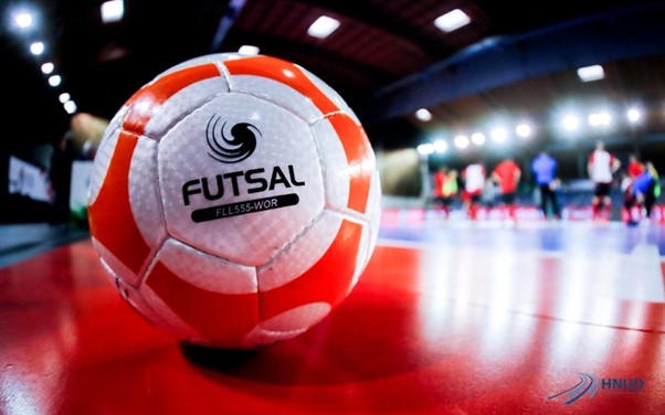 thi-cong-san-bong-futsal