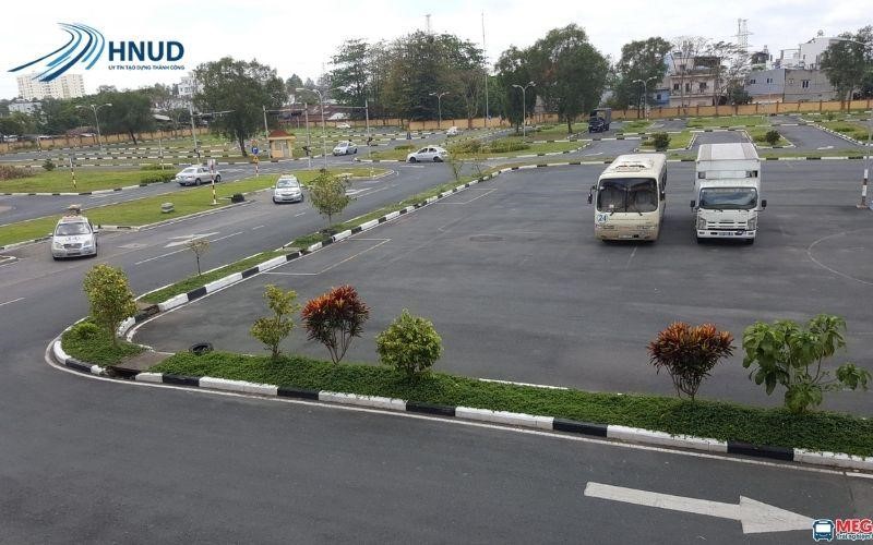 SƠN GIAO THÔNG SÂN TẬP LÁI XE NHƯ THẾ NÀO? 2 tieu-chuan-san-tap-lai