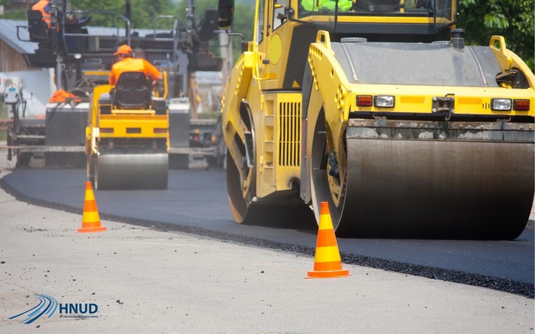 TỔNG QUAN VỀ BÊ TÔNG NHỰA ASPHALT 2 hình ảnh xe đang thi công bê tông nhựa